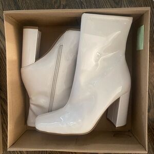 Steve Madden Lynden Heeled Bootie- Bone Patent Size 7.5M